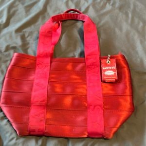 Harvey’s original seatbelt bag